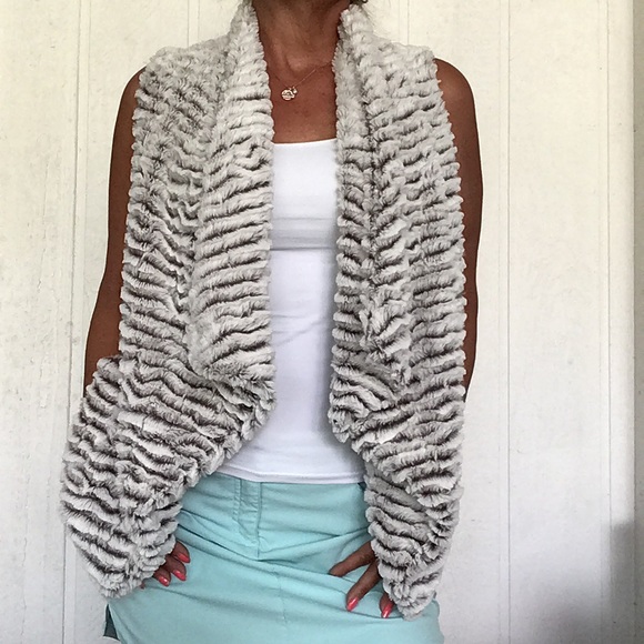 JOLT FAUX FUR COZY OPEN FRONT VEST SMALL NWOT - Picture 3 of 10